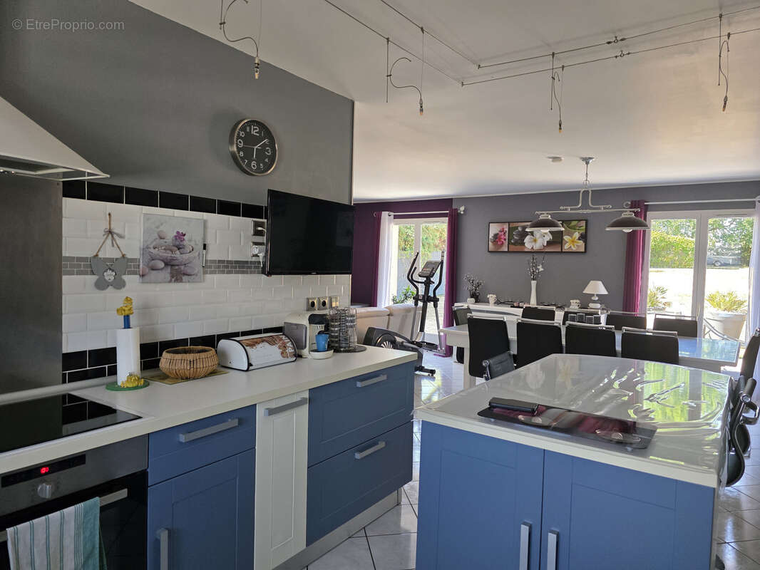 Maison à DUN-SUR-AURON