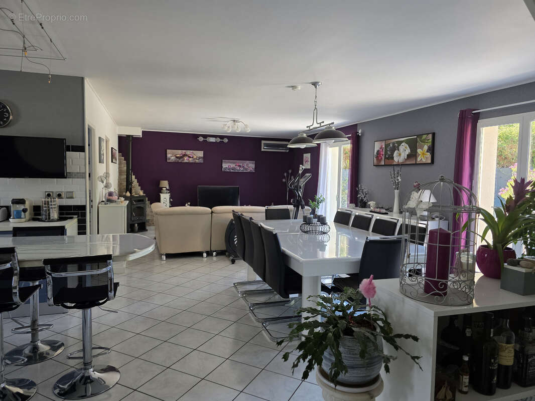 Maison à DUN-SUR-AURON