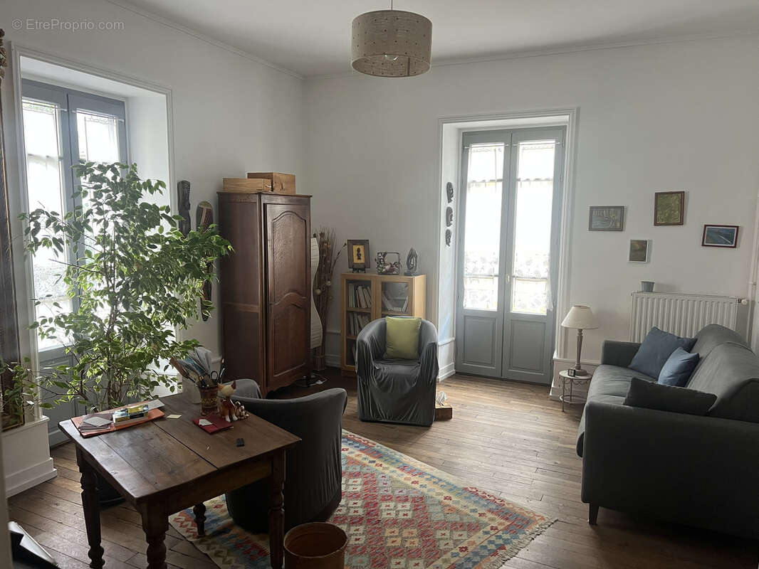 Appartement à CHAROLLES