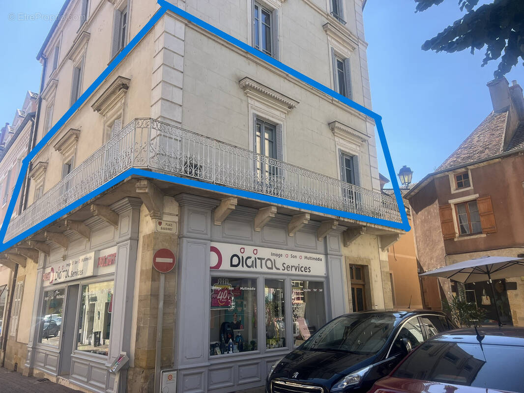 Appartement à CHAROLLES