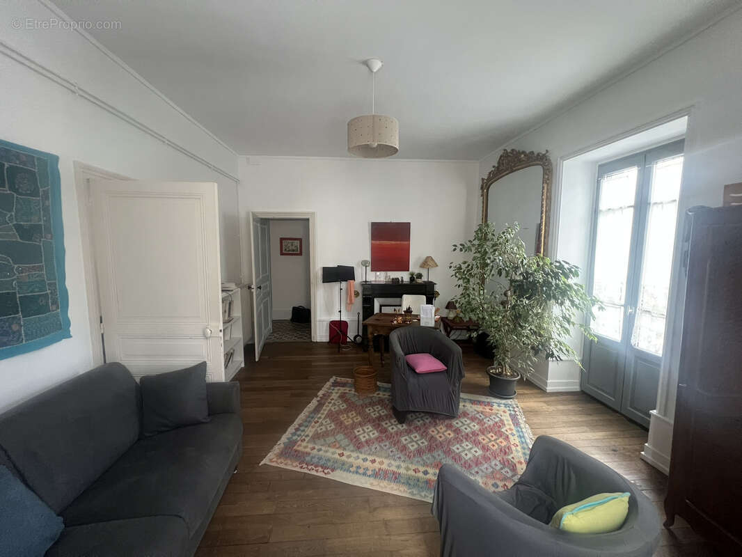 Appartement à CHAROLLES