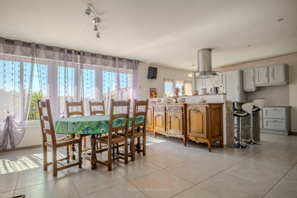 Maison à CONTREXEVILLE