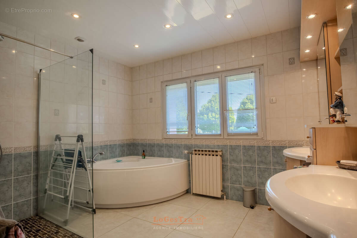 Maison à CONTREXEVILLE