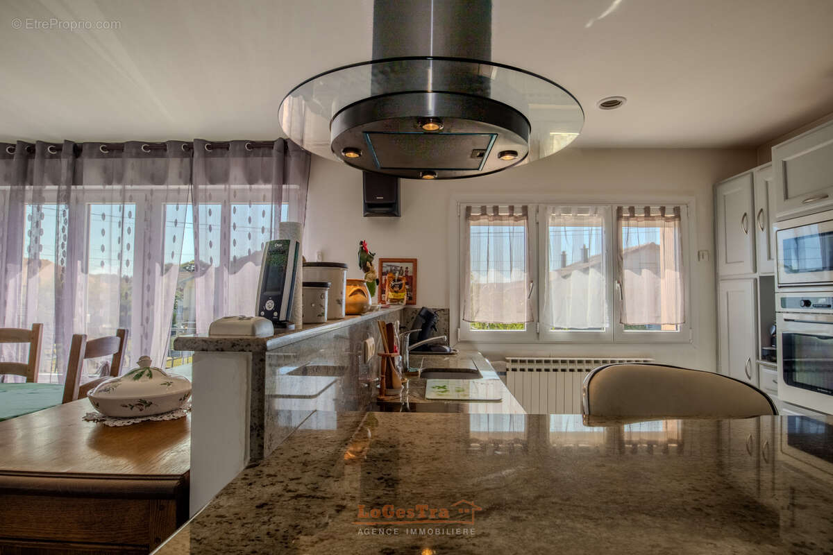 Maison à CONTREXEVILLE