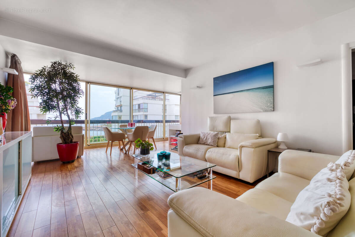 Appartement à MANDELIEU-LA-NAPOULE