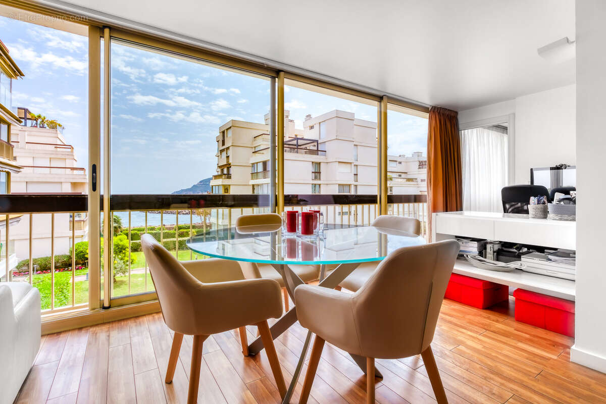 Appartement à MANDELIEU-LA-NAPOULE