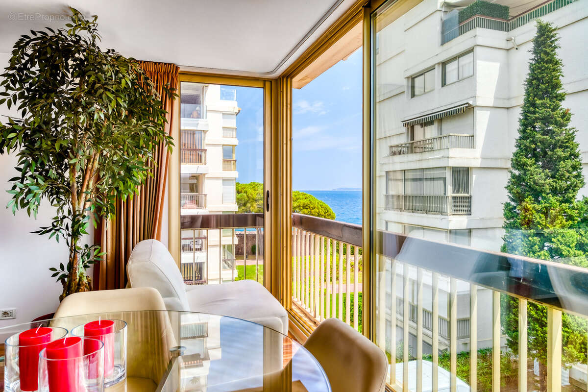 Appartement à MANDELIEU-LA-NAPOULE