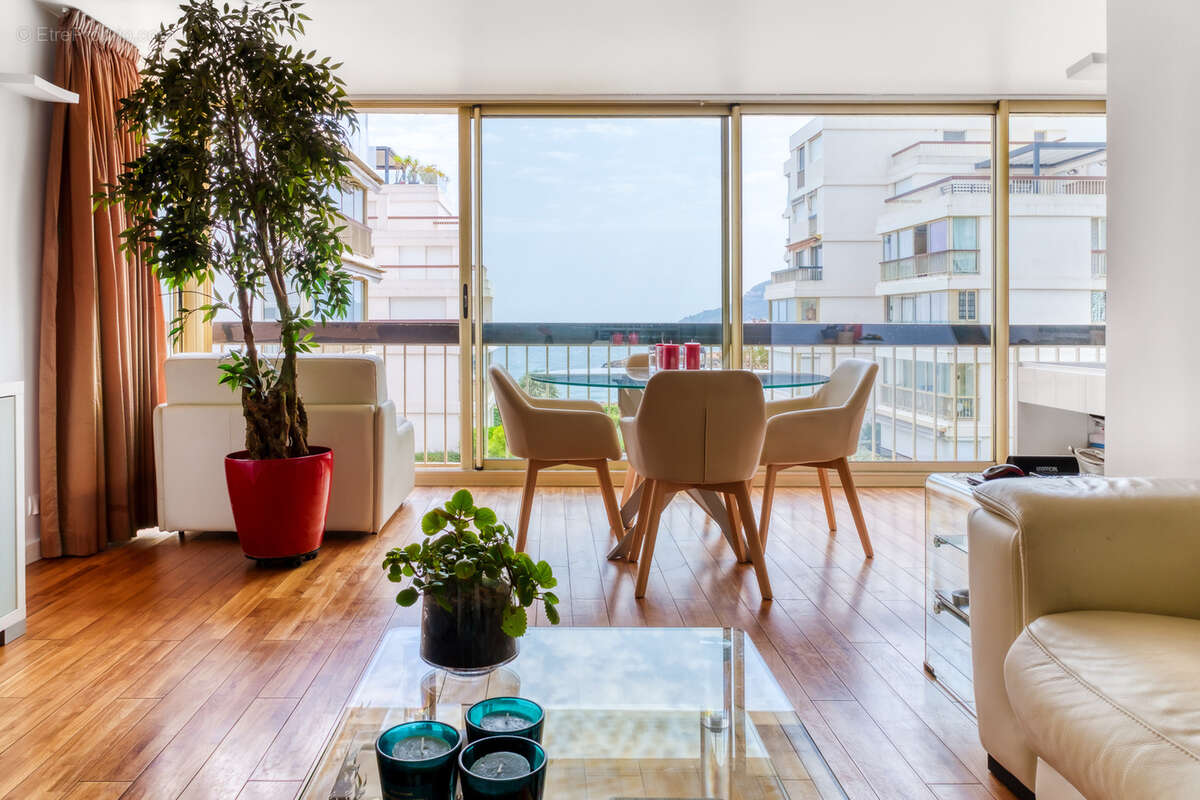 Appartement à MANDELIEU-LA-NAPOULE