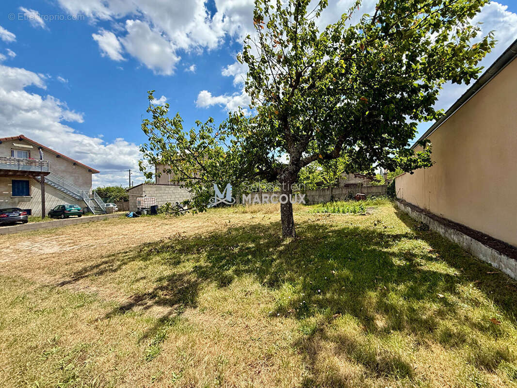 Terrain à MONTBRISON