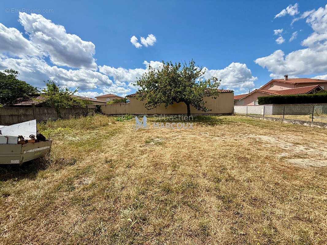 Terrain à MONTBRISON