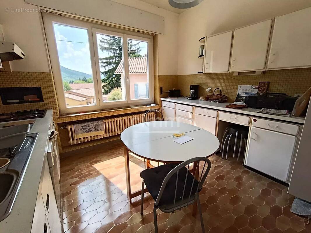 Maison à LARAGNE-MONTEGLIN