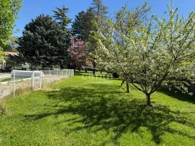 Maison à LARAGNE-MONTEGLIN