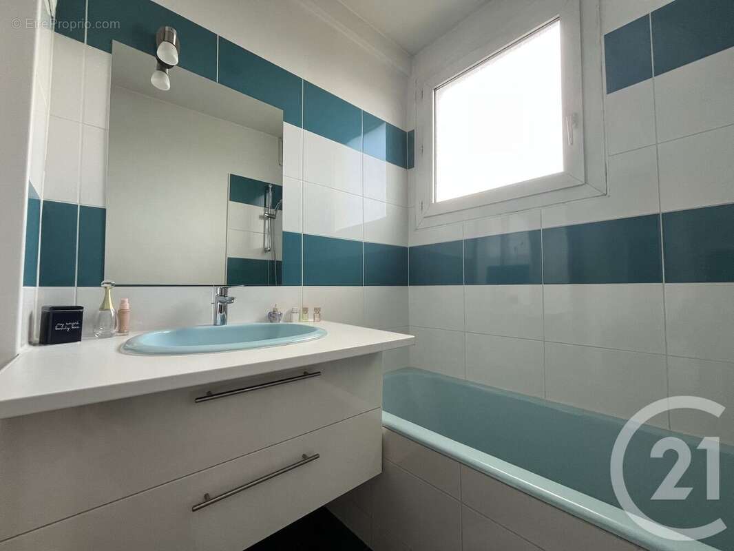 Appartement à SAINT-MAUR-DES-FOSSES