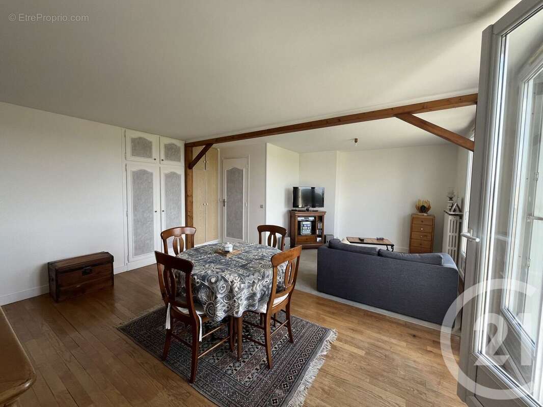 Appartement à SAINT-MAUR-DES-FOSSES