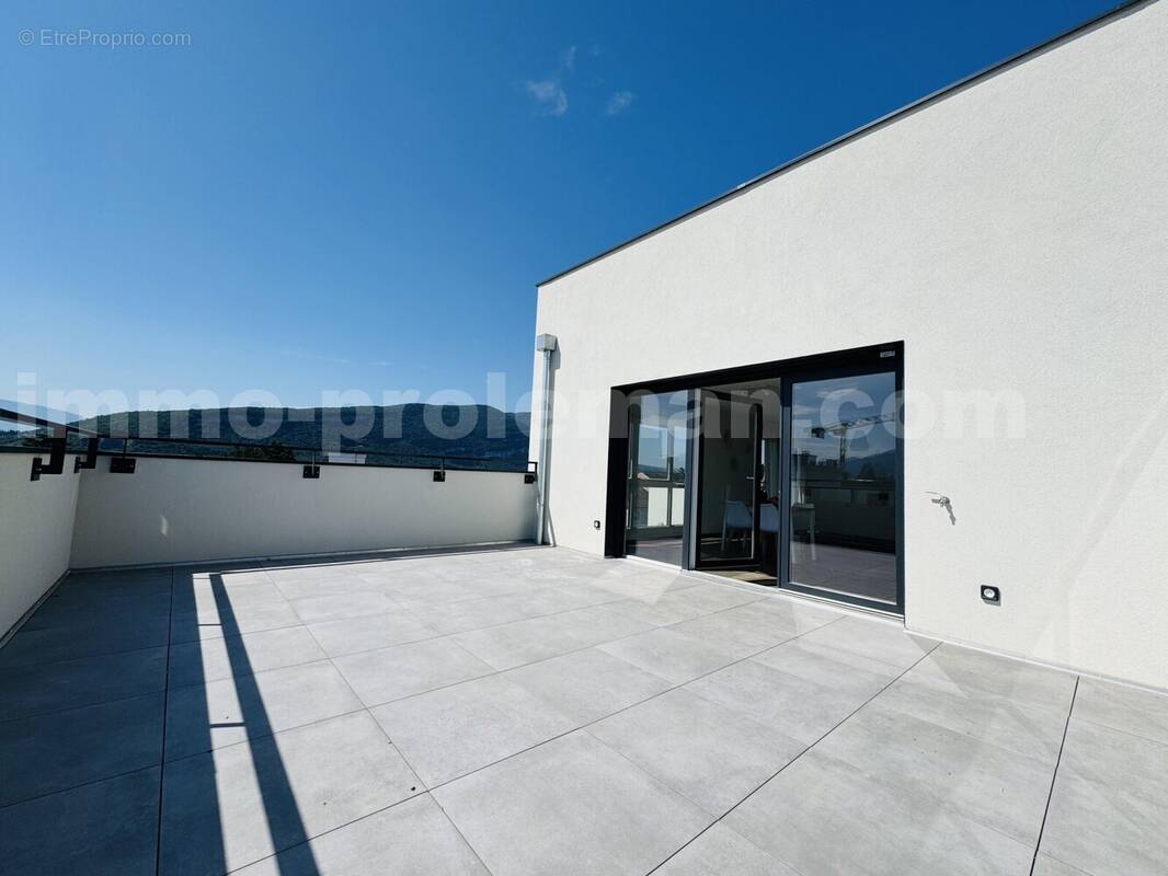 Appartement_T4_Ambilly_belle_superficie_prox_frontière_Suisse_tram_Ceva_direction_Genève_Secteur_calme_Verdoyant_Frontaliers_Cuisine_séjour_chambre_1_chambre_2_chambre_3_chambre_4_salle_de_bain_1_salle_de_bain_2_terrasse_ - Appartement à AMBILLY