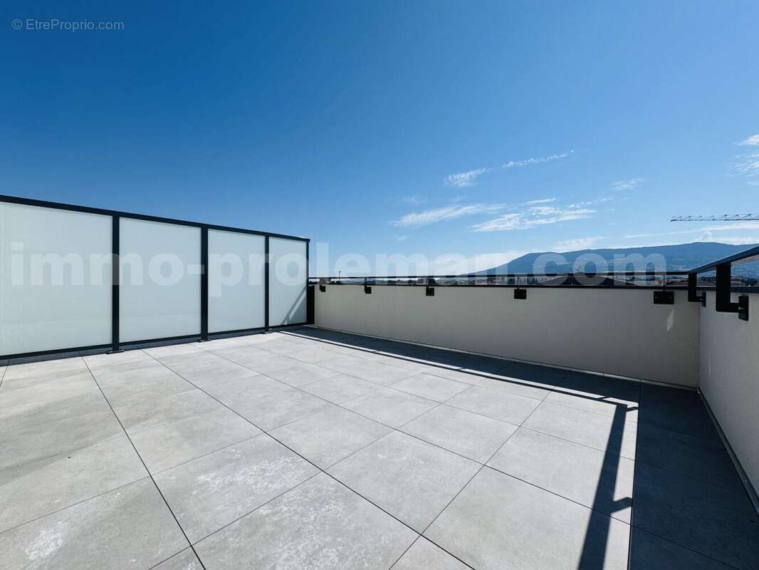 Appartement_T4_Ambilly_belle_superficie_prox_frontière_Suisse_tram_Ceva_direction_Genève_Secteur_calme_Verdoyant_Frontaliers_Cuisine_séjour_chambre_1_chambre_2_chambre_3_chambre_4_salle_de_bain_1_salle_de_bain_2_terrasse_ - Appartement à AMBILLY