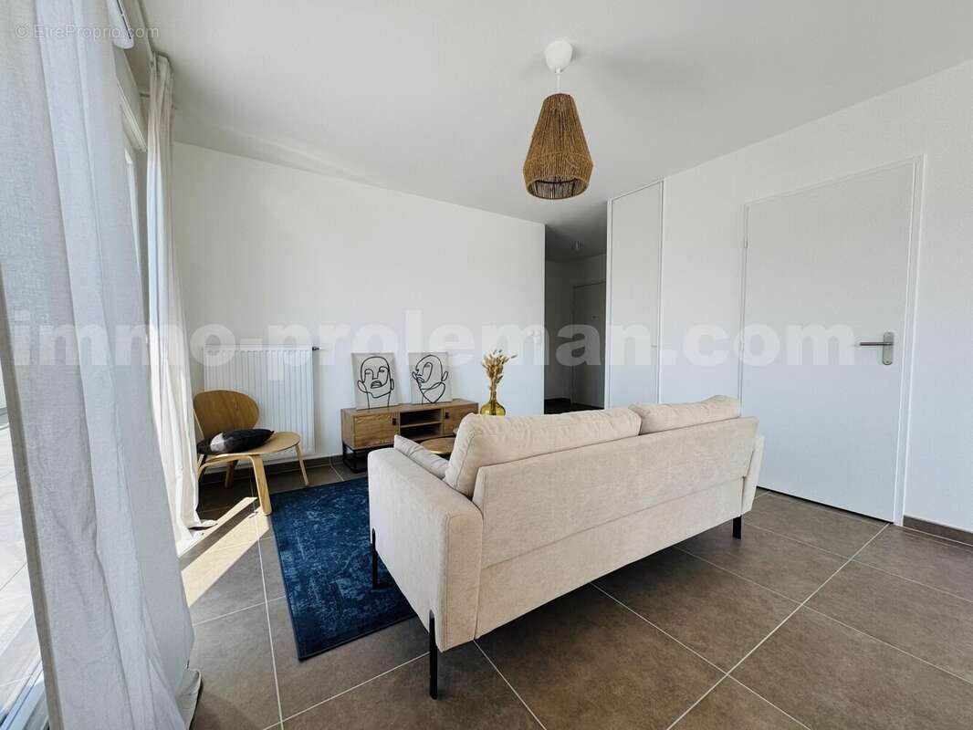 Appartement_T4_Ambilly_belle_superficie_prox_frontière_Suisse_tram_Ceva_direction_Genève_Secteur_calme_Verdoyant_Frontaliers_Cuisine_séjour - Appartement à AMBILLY