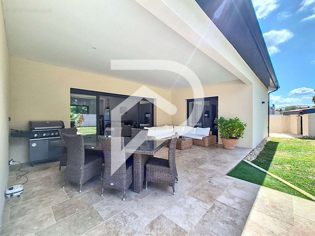 Maison à MONTELIMAR