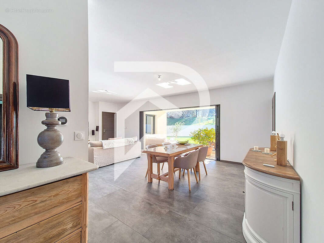 Maison à MONTELIMAR