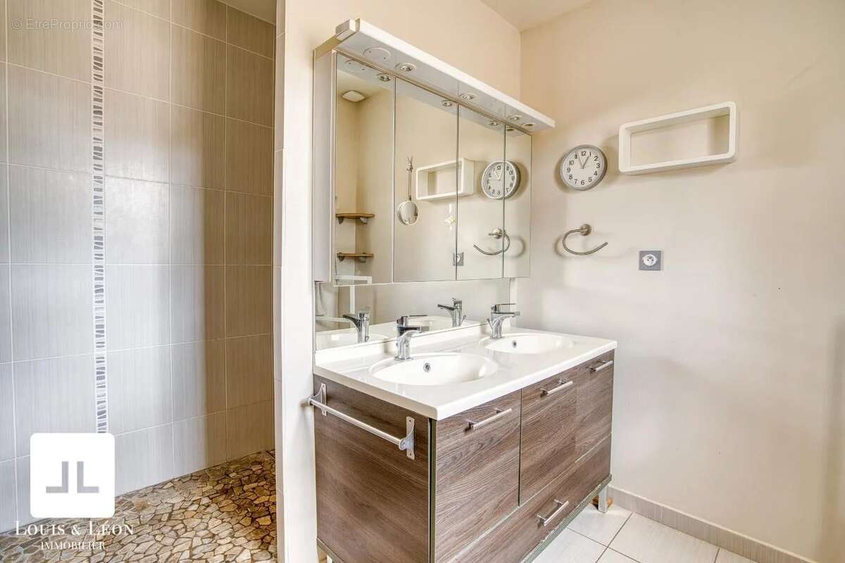 Maison à SAINT-GEORGES-DE-RENEINS