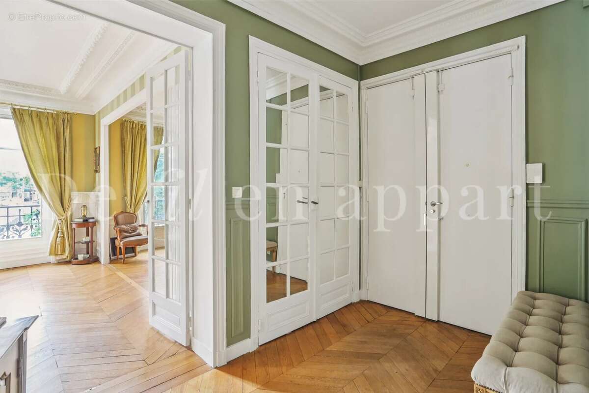 Appartement à PARIS-16E