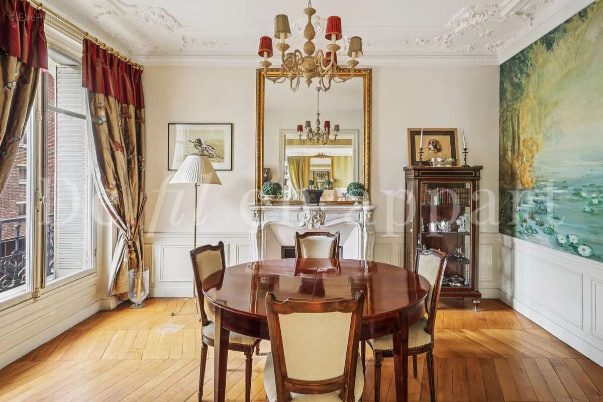Appartement à PARIS-16E