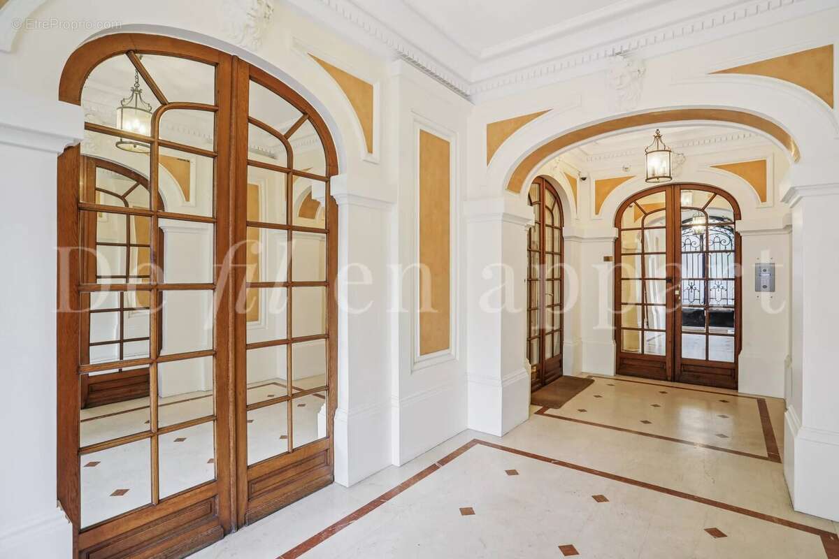 Appartement à PARIS-16E