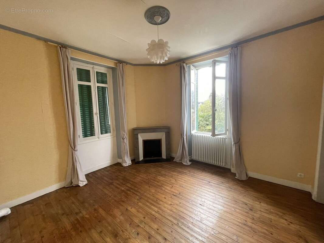 Maison à SAINT-ASTIER