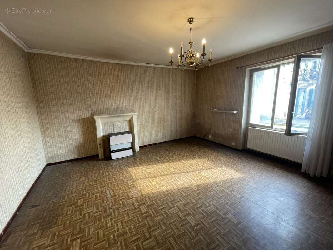 Maison à SAINT-ASTIER