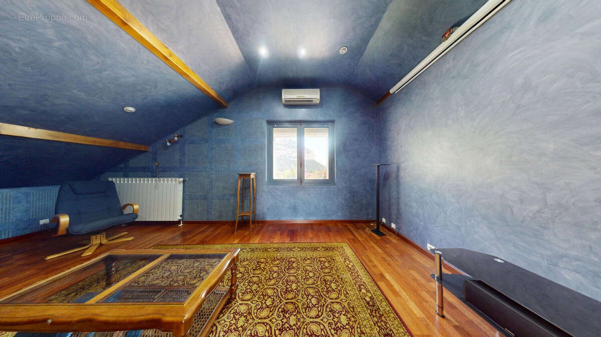 Maison à SAINT-EGREVE