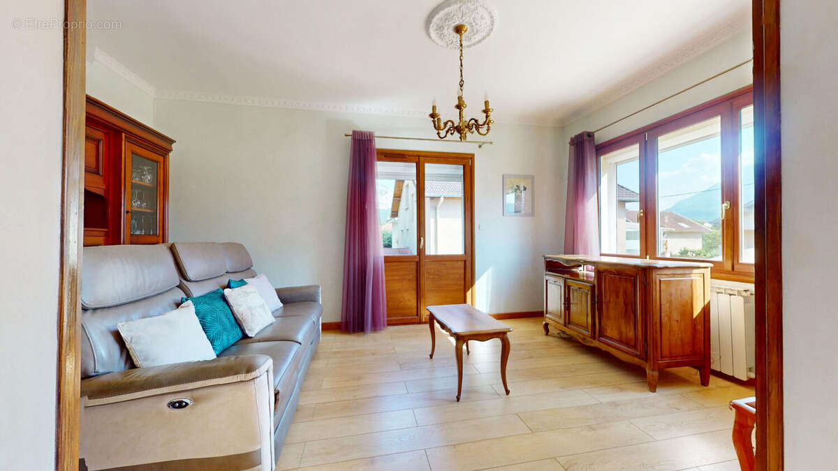 Maison à SAINT-EGREVE