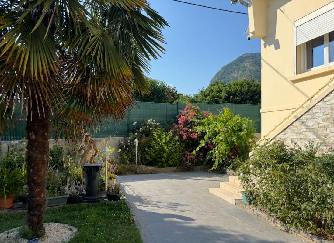 Maison à SAINT-EGREVE