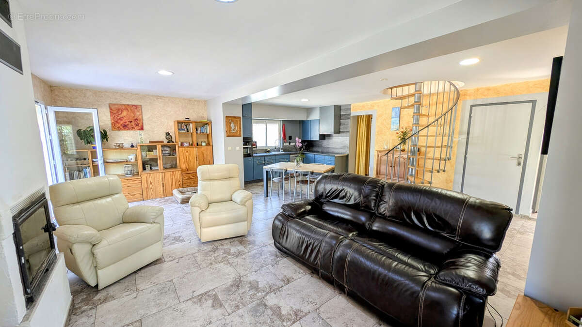 Maison à SAINT-GENIS-DES-FONTAINES