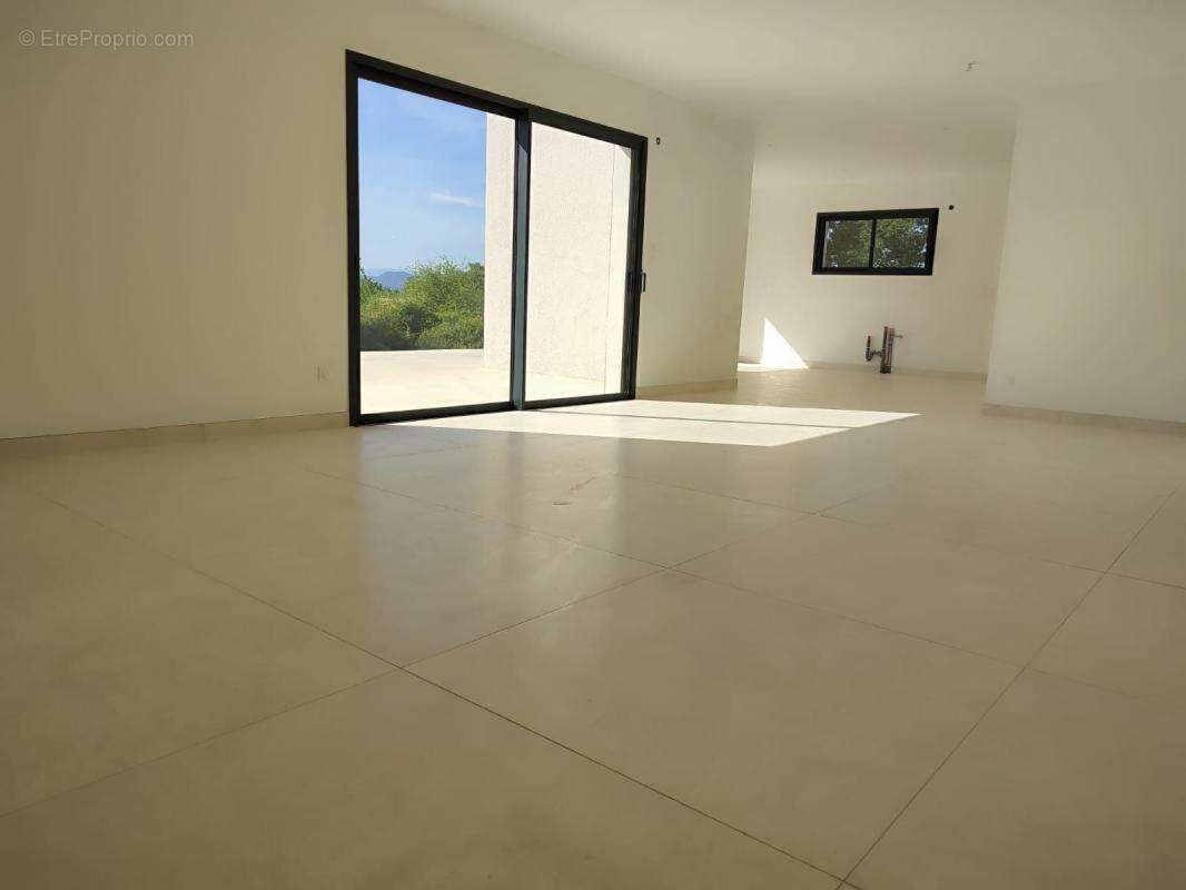 Maison à SAINT-PRIVAT-DE-CHAMPCLOS