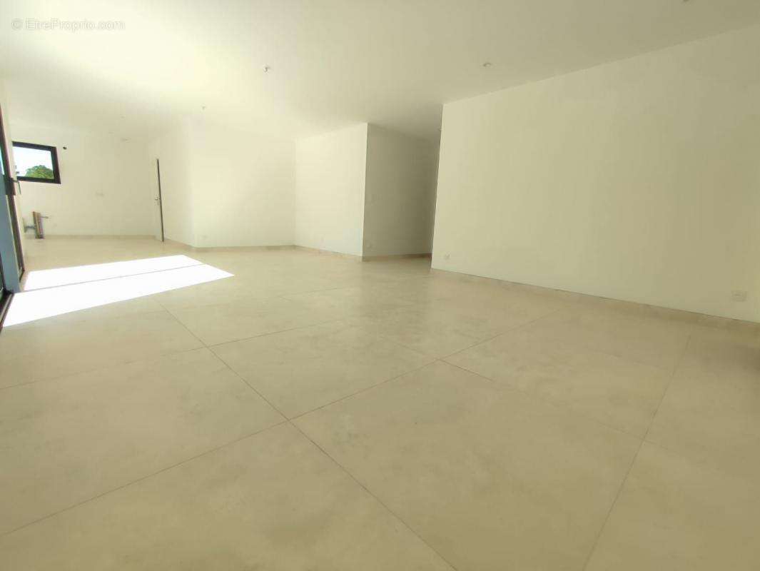 Maison à SAINT-PRIVAT-DE-CHAMPCLOS