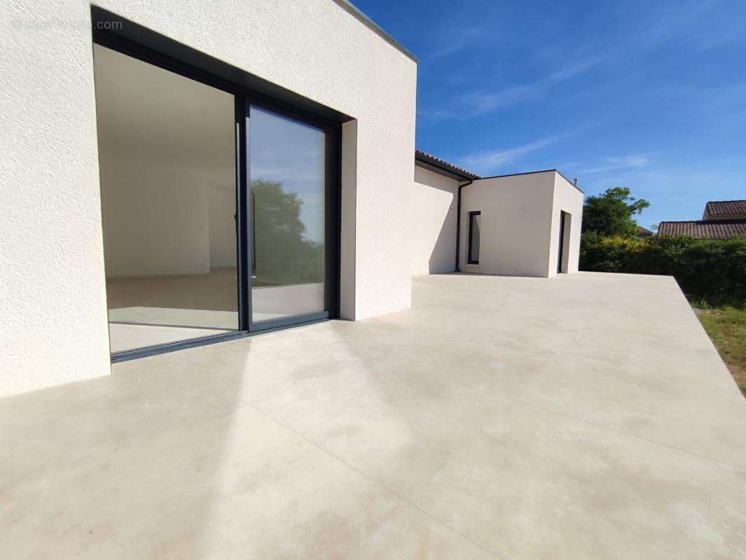 Maison à SAINT-PRIVAT-DE-CHAMPCLOS