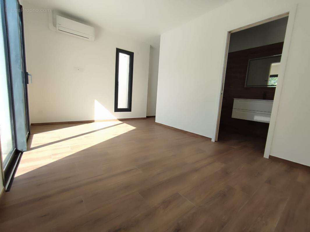 Maison à SAINT-PRIVAT-DE-CHAMPCLOS