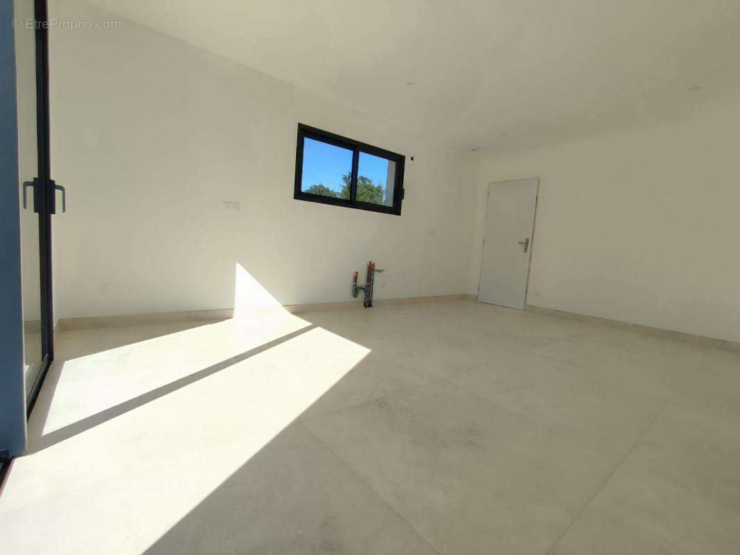 Maison à SAINT-PRIVAT-DE-CHAMPCLOS