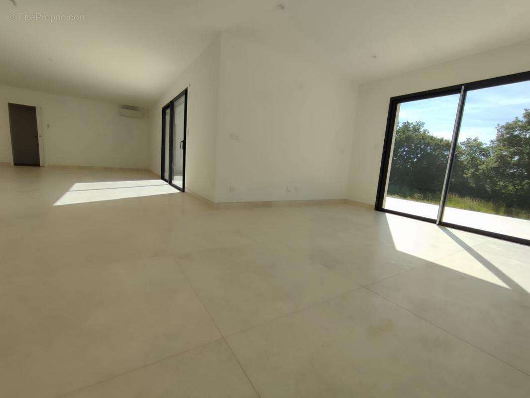 Maison à SAINT-PRIVAT-DE-CHAMPCLOS