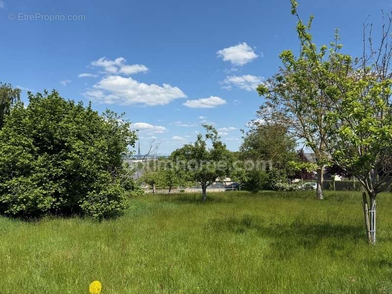 Terrain à HONFLEUR