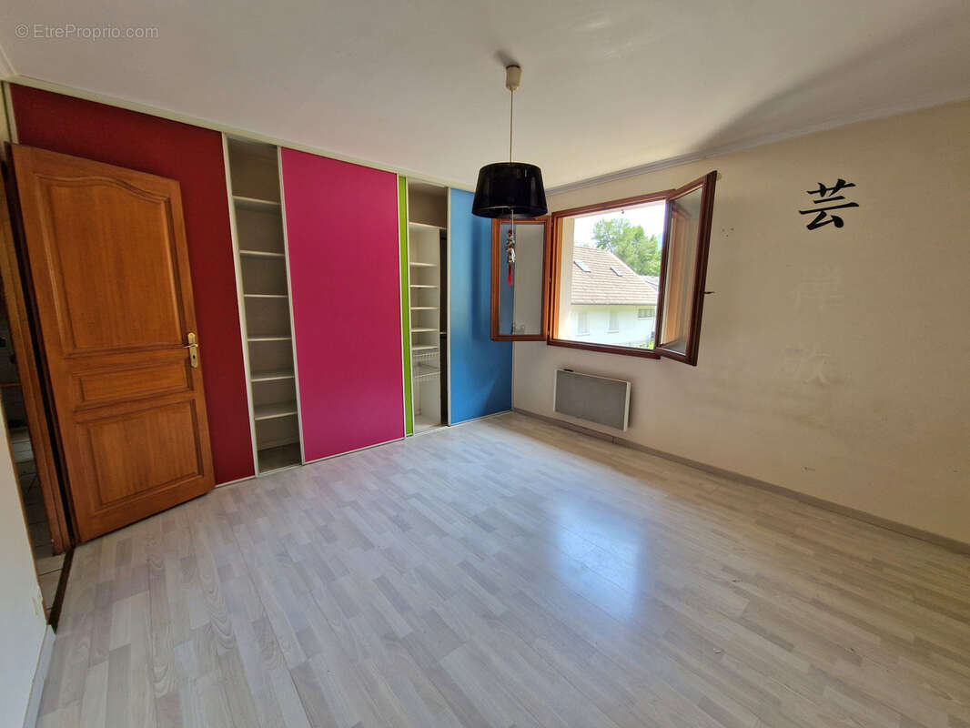 Maison à VEUREY-VOROIZE