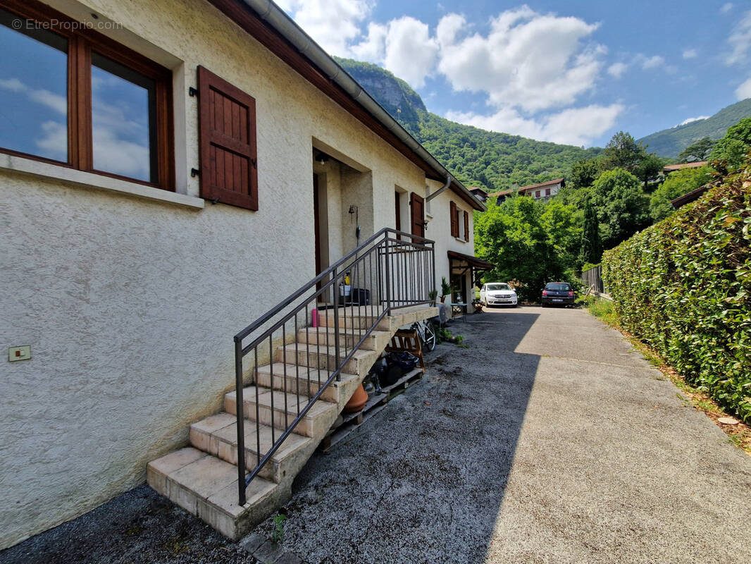 Maison à VEUREY-VOROIZE