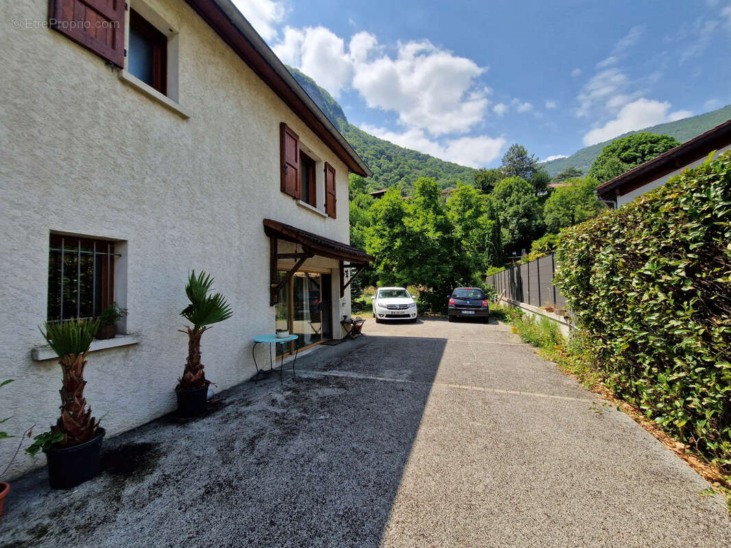 Maison à VEUREY-VOROIZE