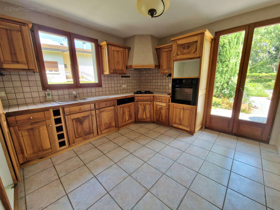 Maison à VEUREY-VOROIZE