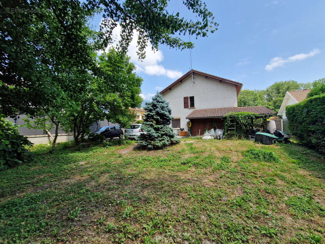 Maison à VEUREY-VOROIZE