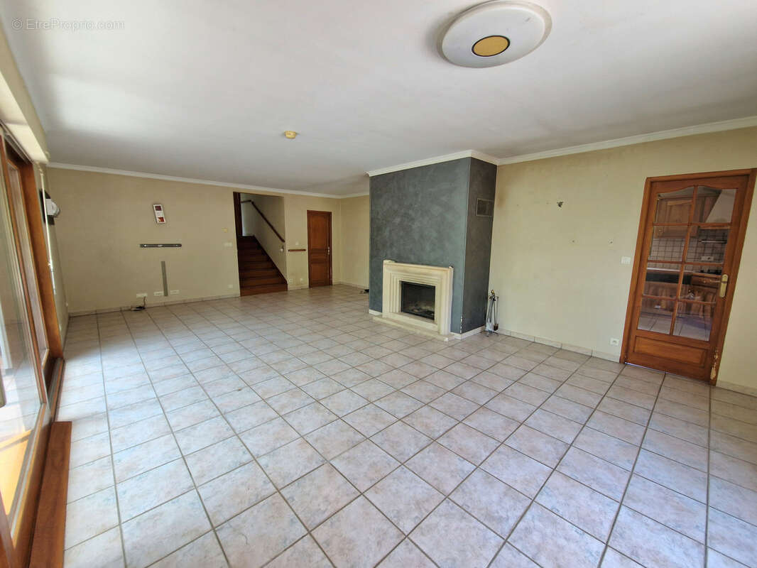 Maison à VEUREY-VOROIZE