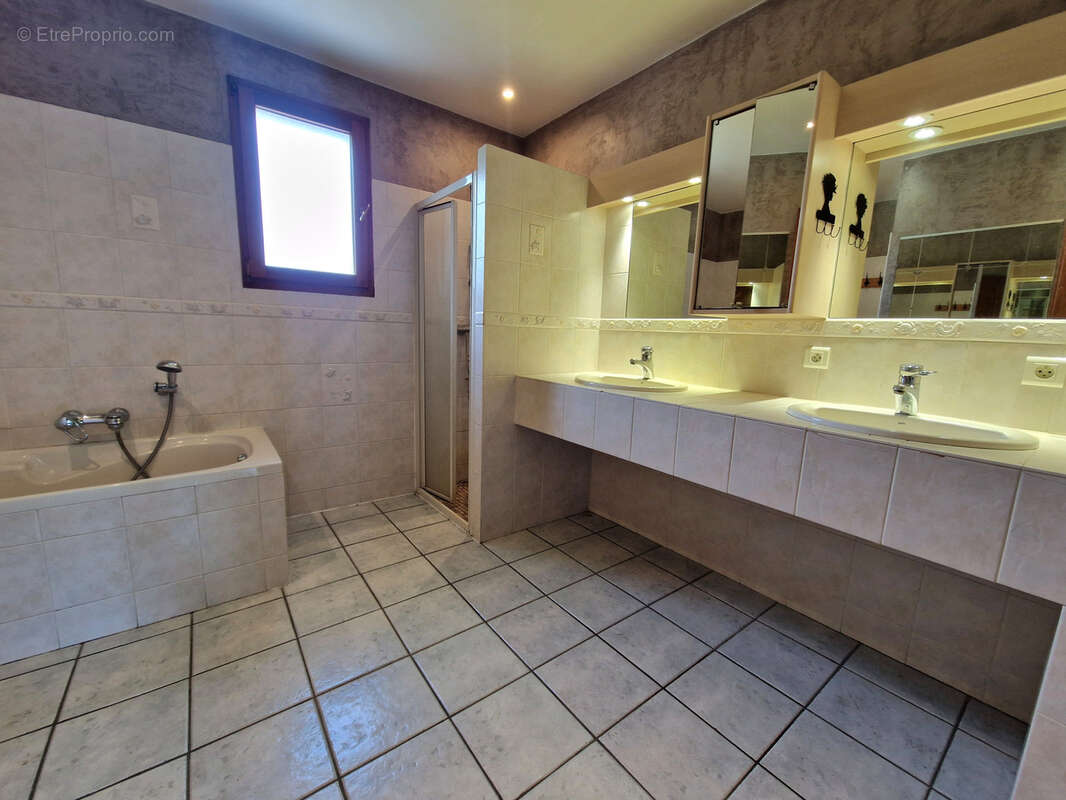 Maison à VEUREY-VOROIZE