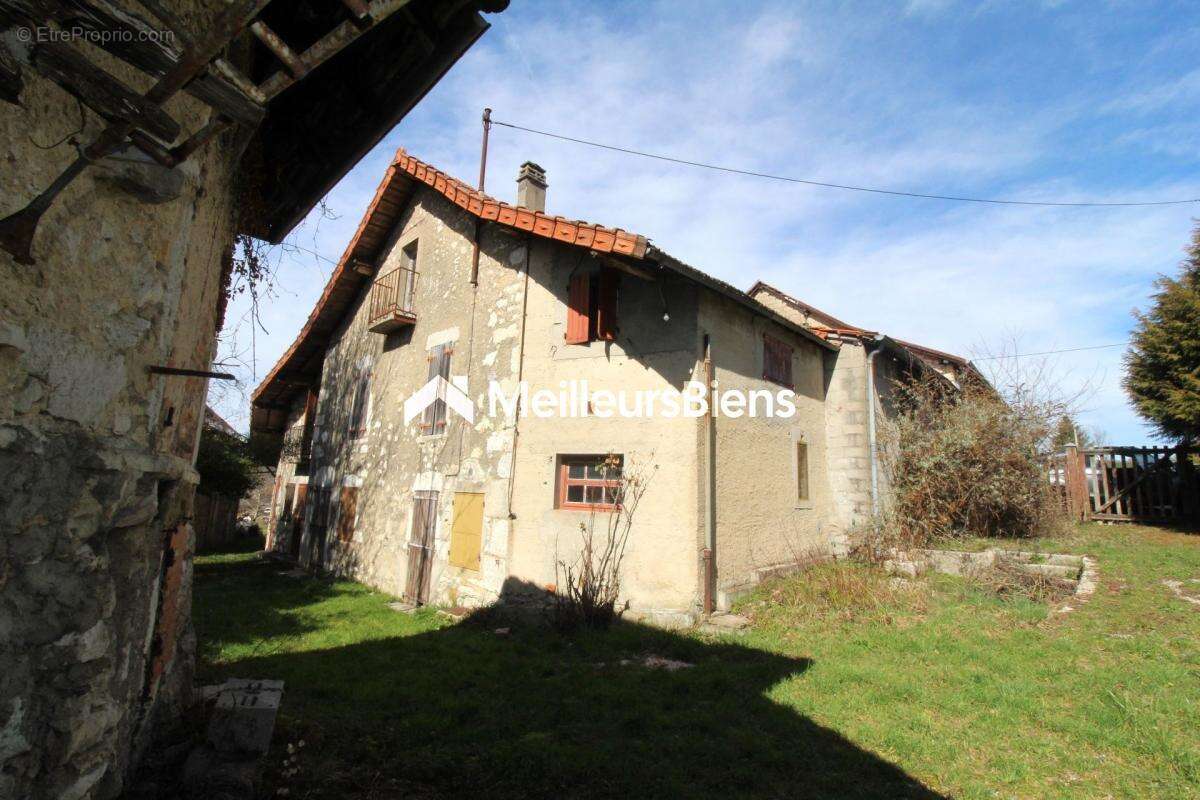 Maison à SAINT-GENIX-SUR-GUIERS