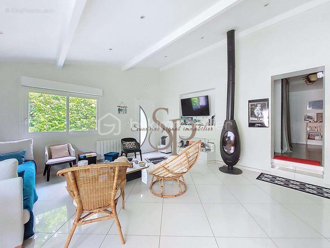 Maison à BAZOCHES-SUR-LE-BETZ