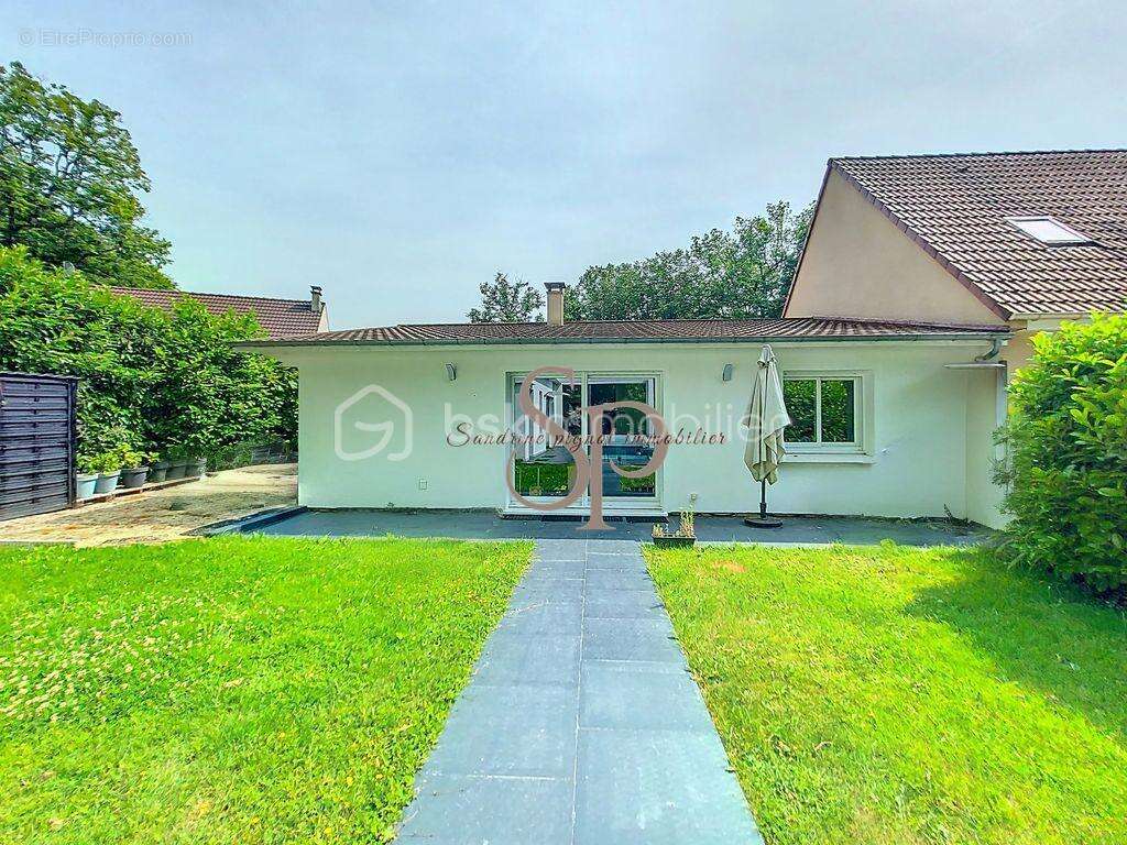 Maison à BAZOCHES-SUR-LE-BETZ